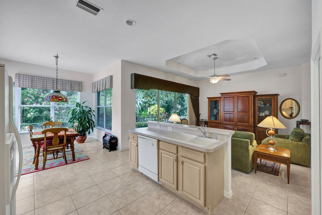 818 Grafton Ct, Naples, FL 34104