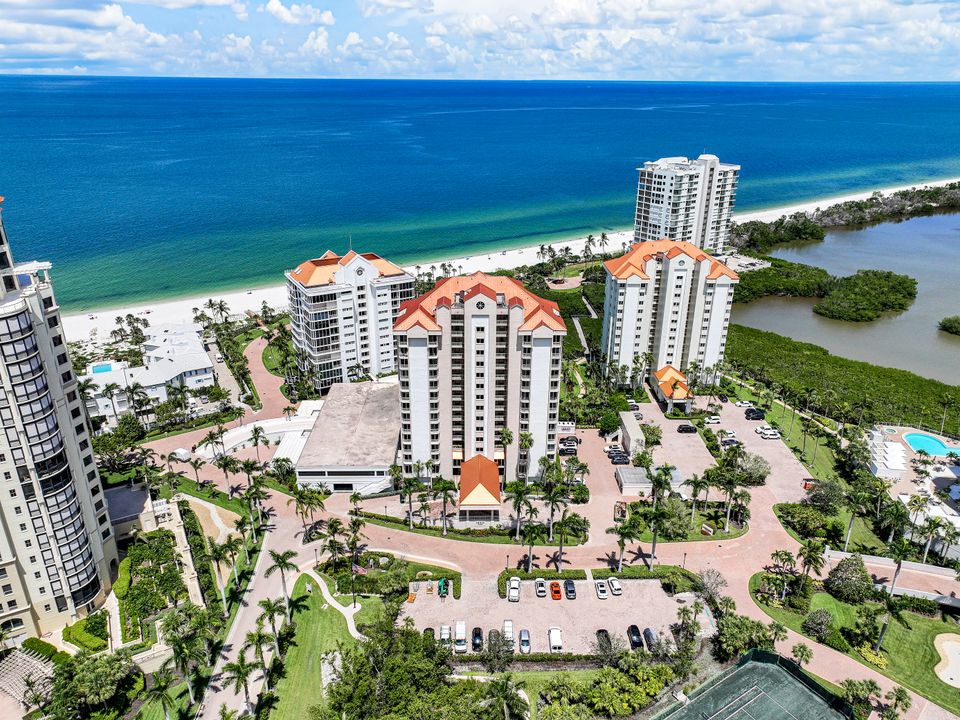 40 Seagate Dr #702, Naples, FL 34103