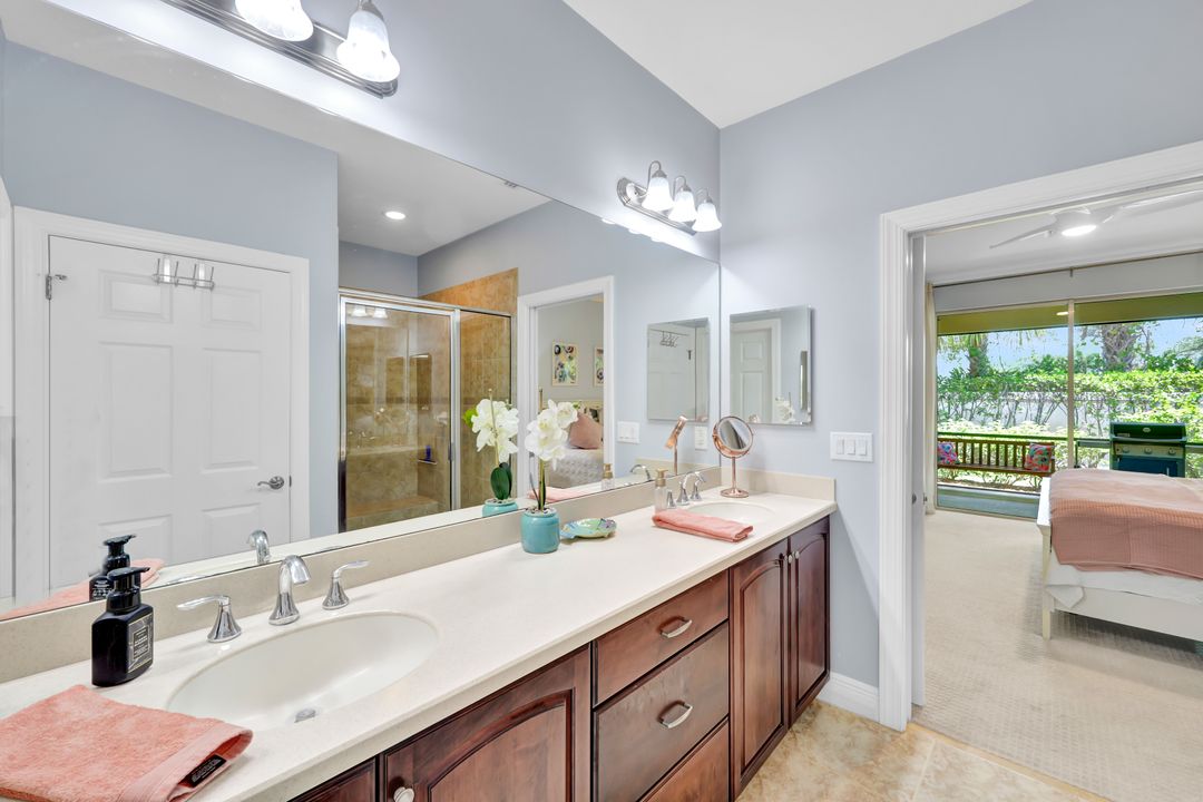 13466 Kent St, Naples, FL 34109