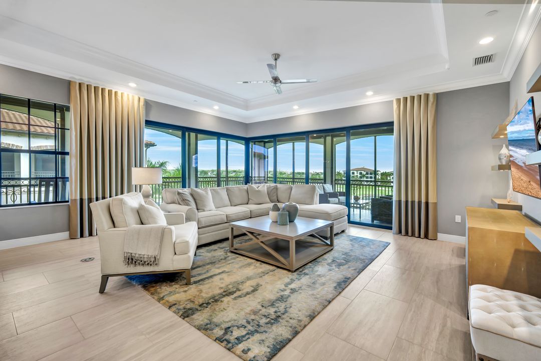 16387 Viansa Wy #302, Naples, FL 34110