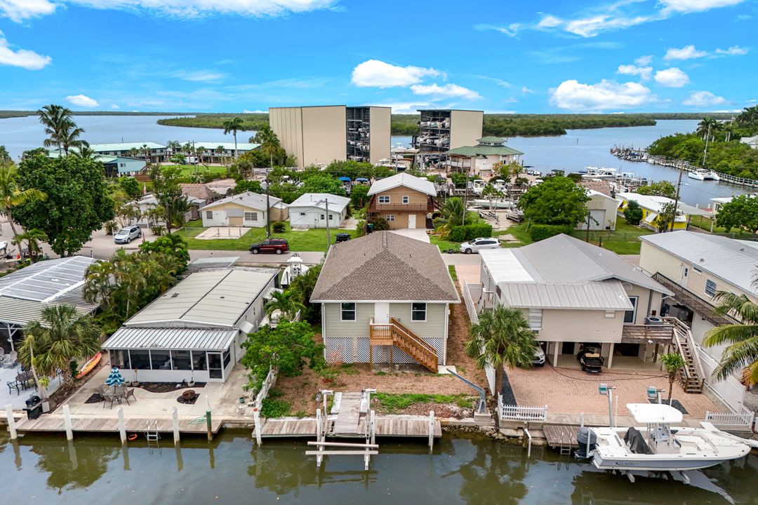 627 Palm Dr, Naples, FL 34114