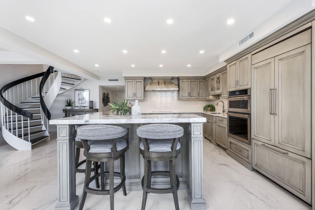 4041 Gulf Shore Blvd N #PH-6, Naples, FL 34103