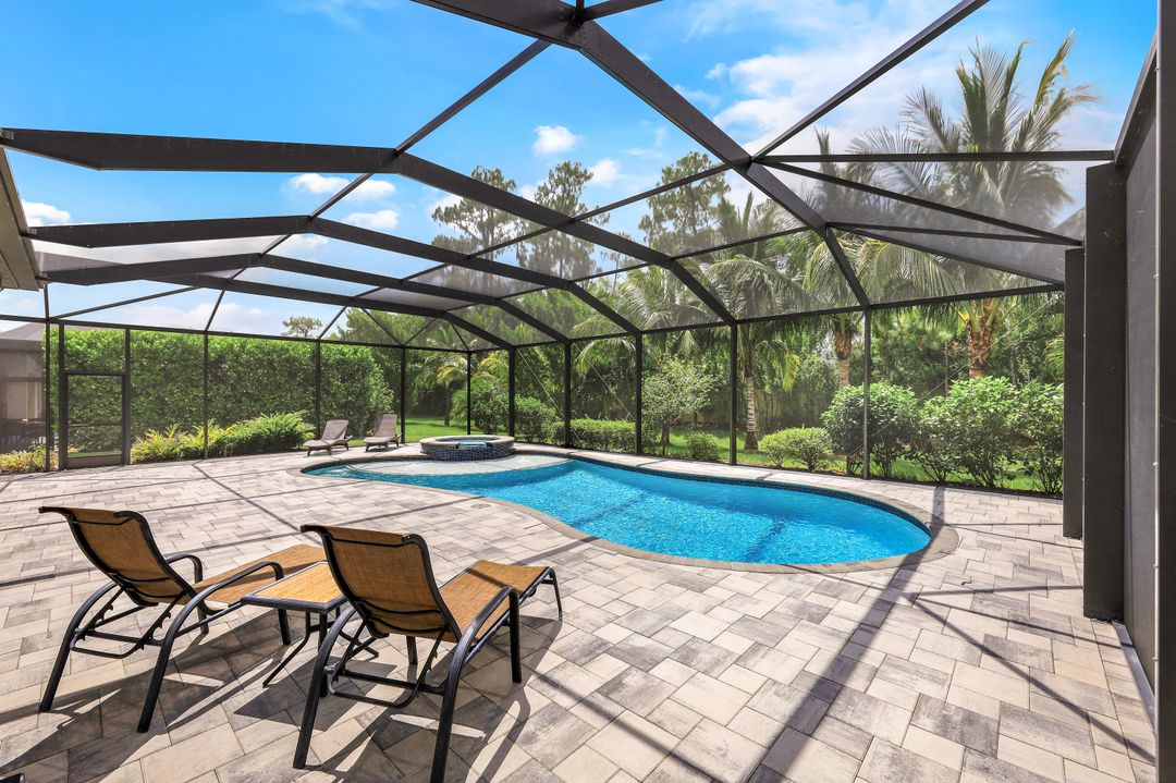 2130 Antigua Ln, Naples, FL 34120