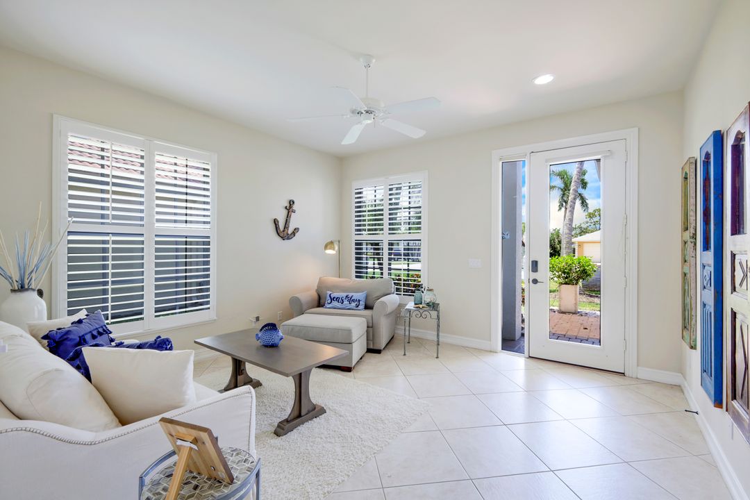 687 106th Ave N, Naples, FL 34108