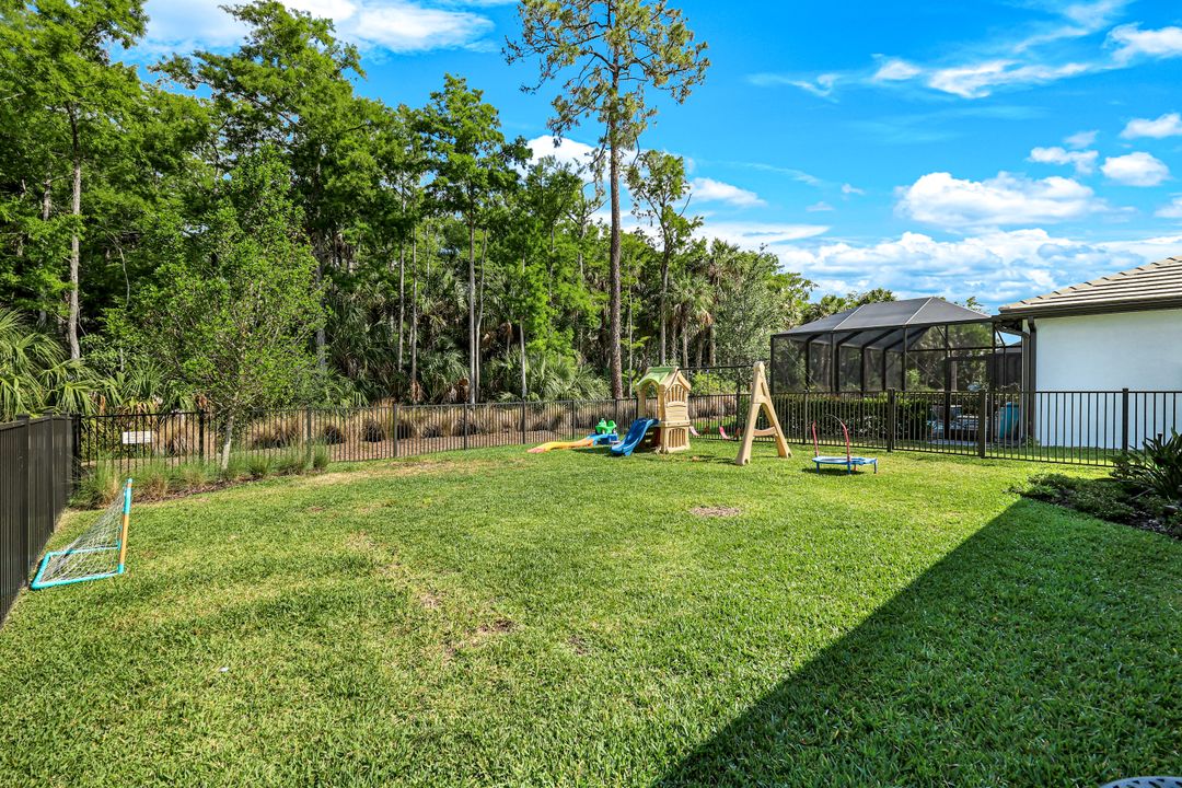 10427 Ventana Ln, Naples, FL 34120
