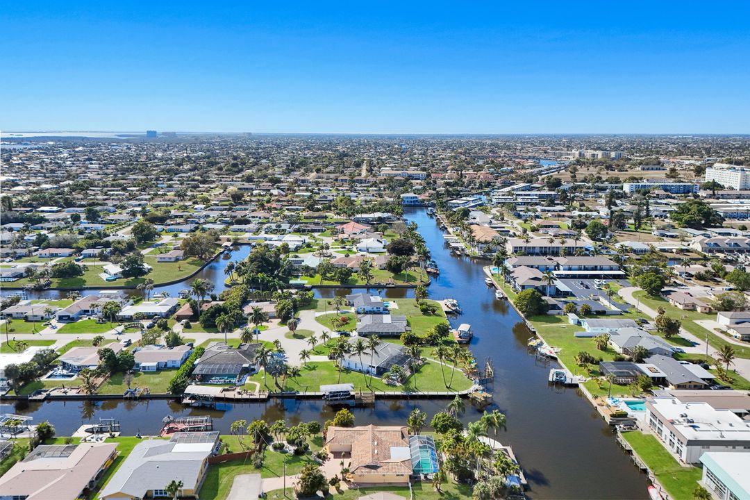 5201 Willow Ct, Cape Coral, FL 33904