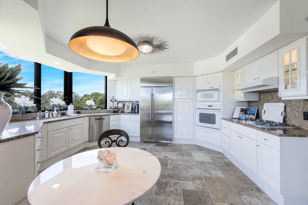 6597 Nicholas Blvd #306, Naples, FL 34108