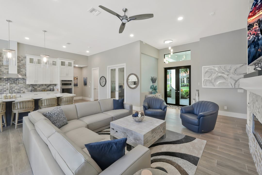 1812 Lagoon Ln, Cape Coral, FL 33914