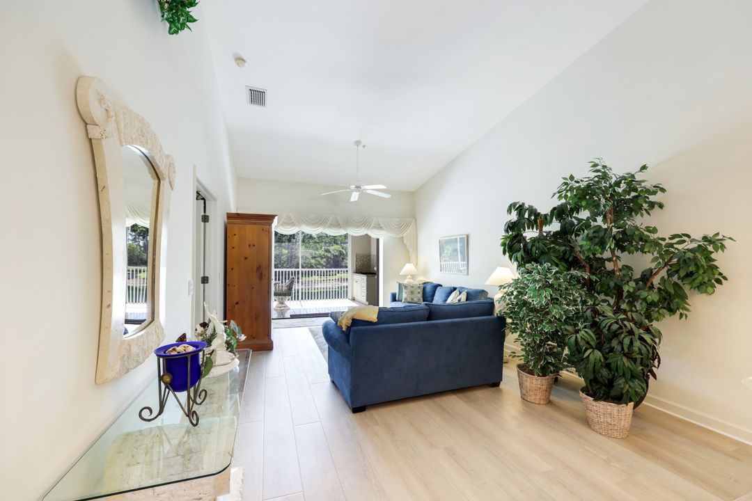 1972 Cascades Dr #4, Naples, FL 34112