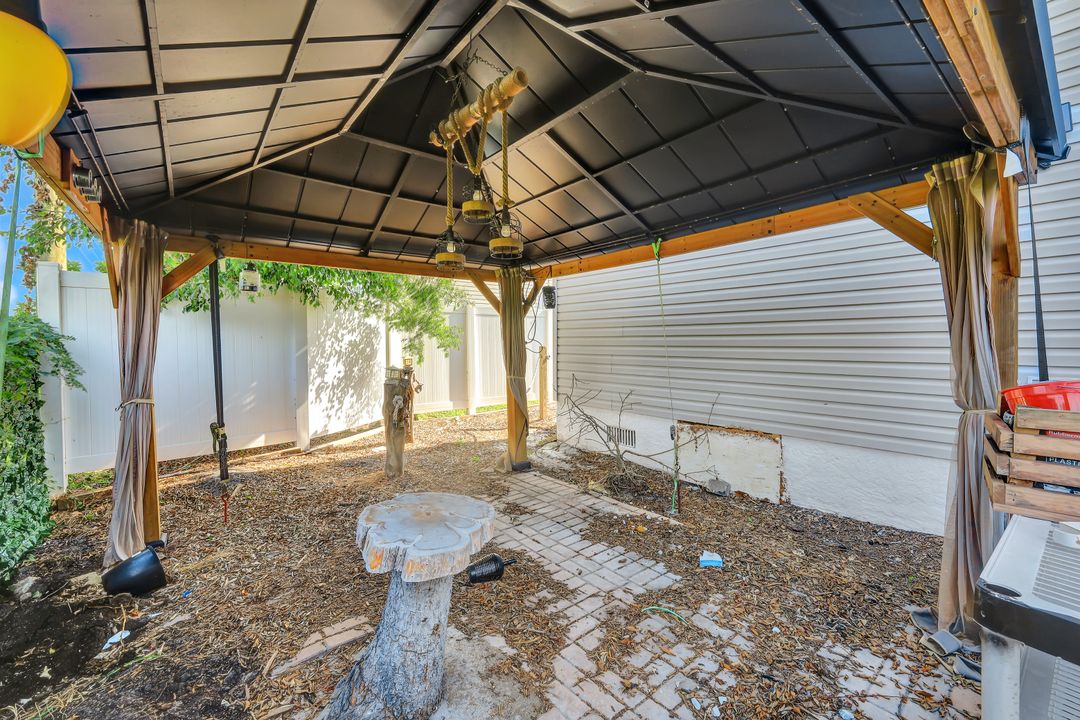 279 Leawood Cir, Naples, FL 34104