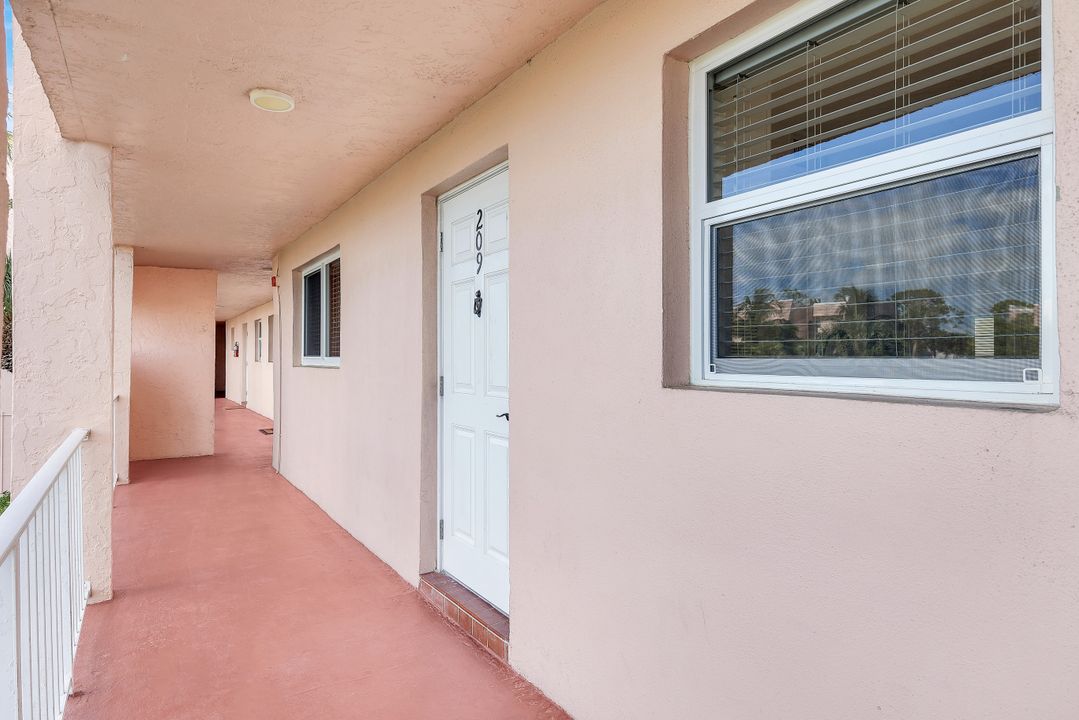 225 Turtle Lake Ct #209, Naples, FL 34105