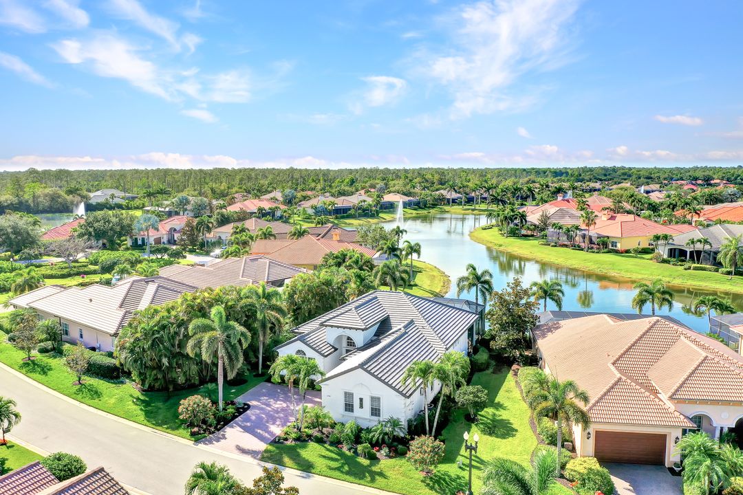 5746 Hammock Isles Dr, Naples, FL 34119