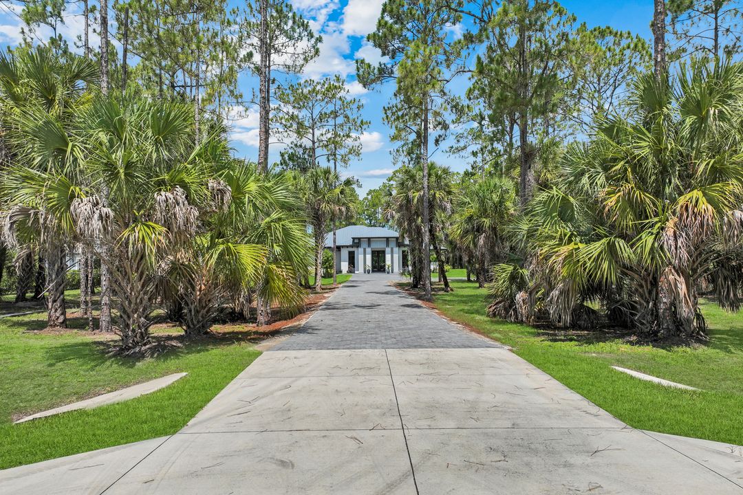 933 11th St SW, Naples, FL 34117