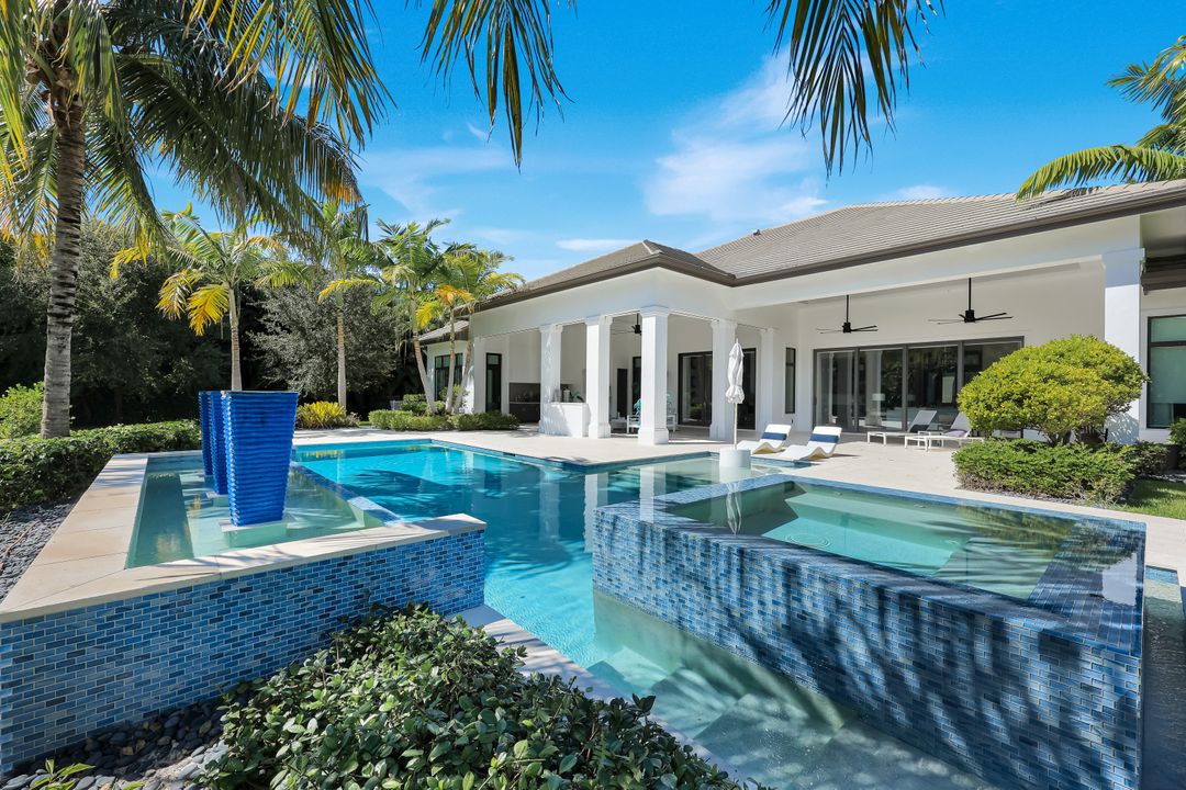 112 Hickory Rd, Naples, FL 34108