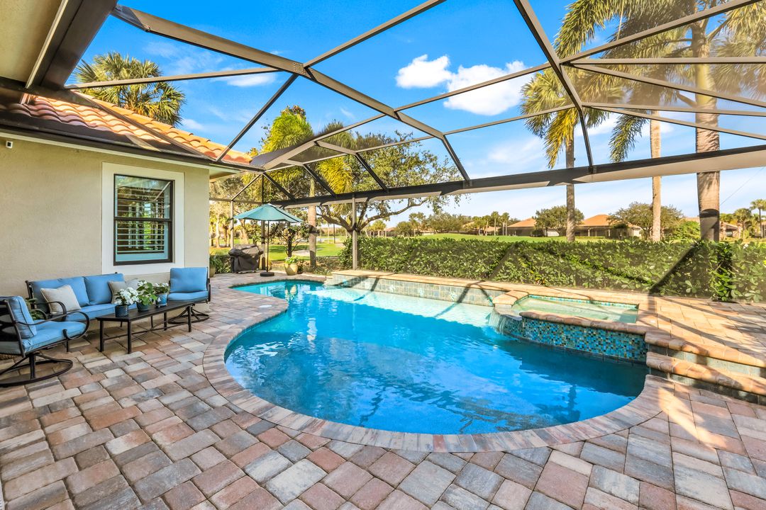 11925 Heather Woods Ct, Naples, FL 34120