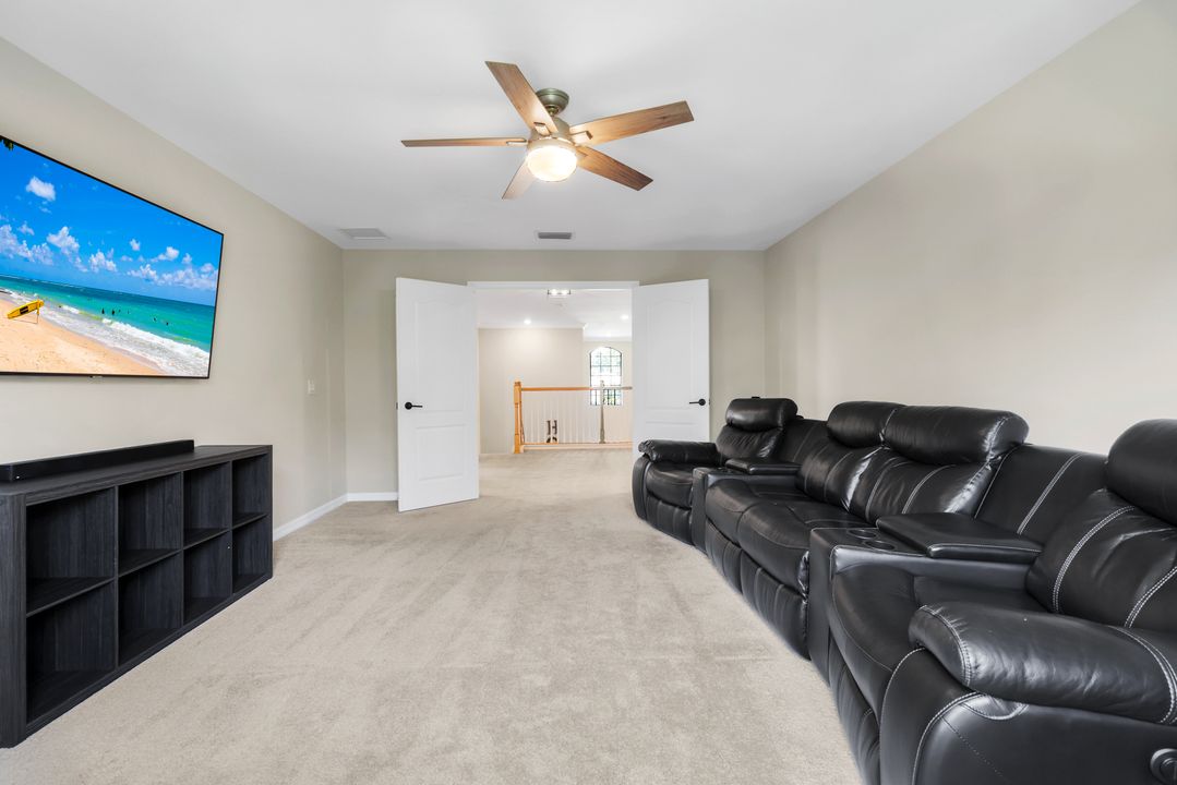 4264 Raffia Palm Cir, Naples, FL 34119