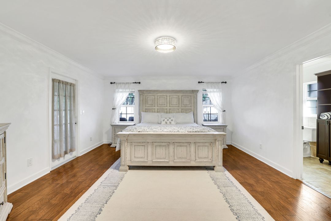 589 98th Ave N, Naples, FL 34108