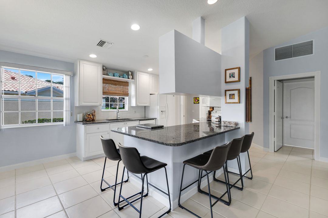 3343 Cayman Ln, Naples, FL 34119