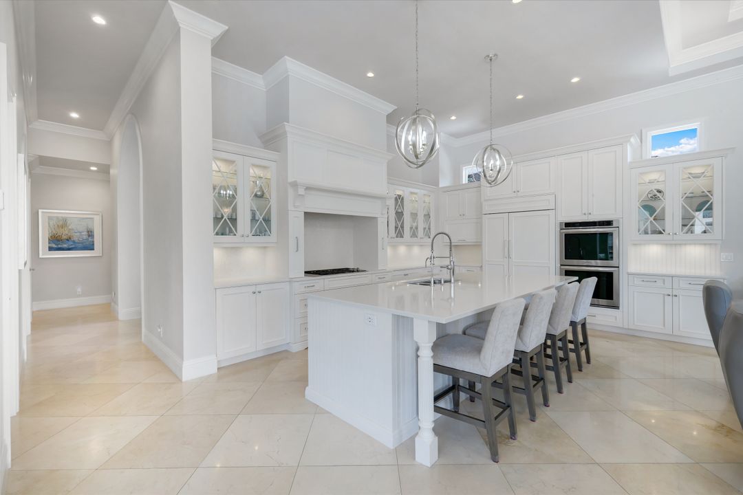 2558 Escada Ct, Naples, FL 34109