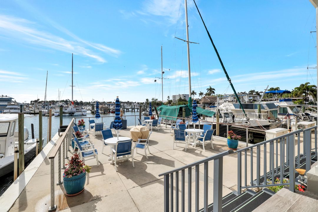 900 Broad Ave S #320, Naples, FL 34102