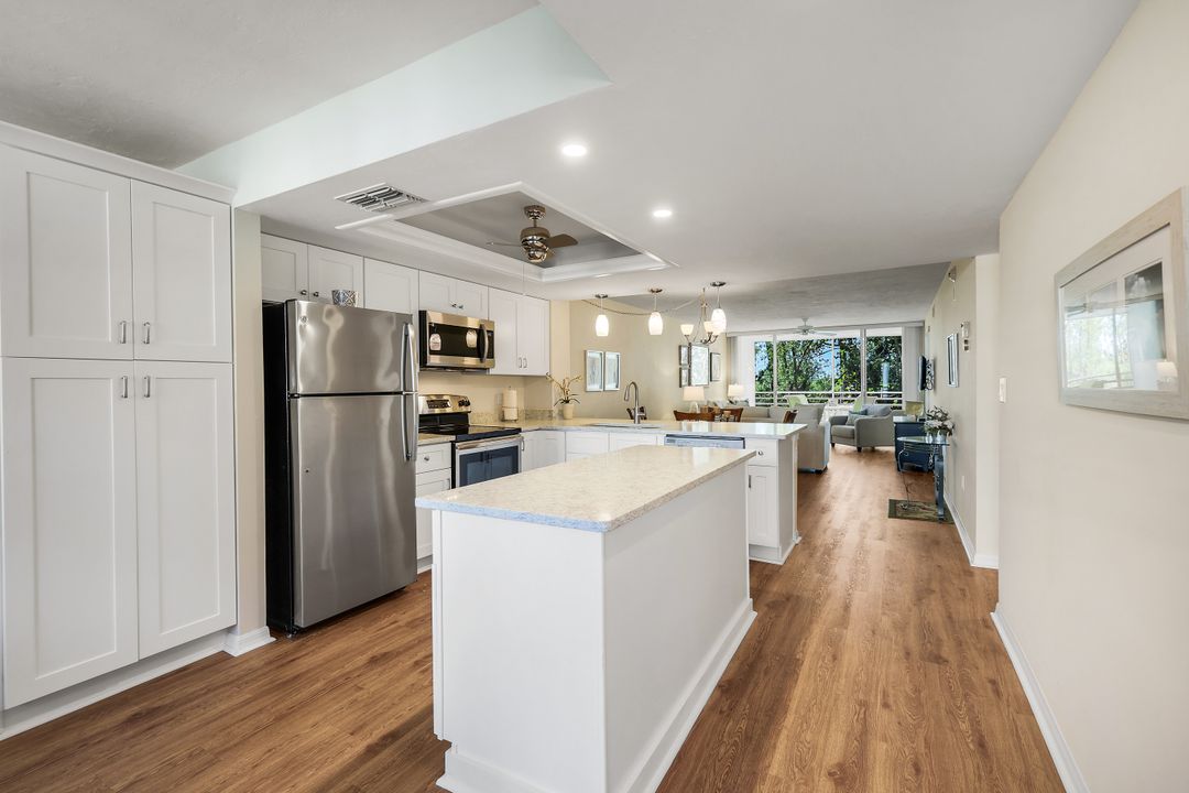 270 Naples Cove Dr #3205, Naples, FL 34110