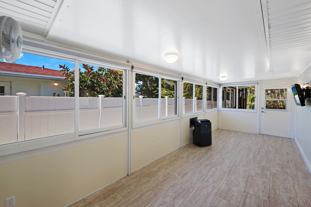 825 93rd Ave N, Naples, FL 34108