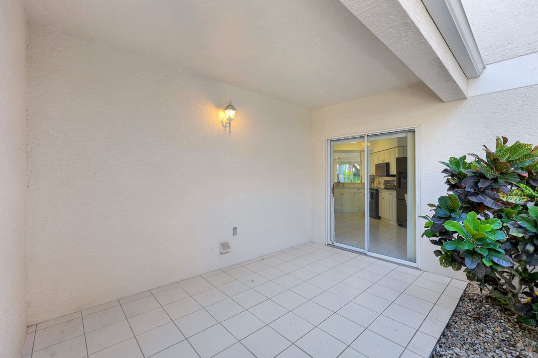 5045 Cedar Springs Dr #101, Naples, FL 34110