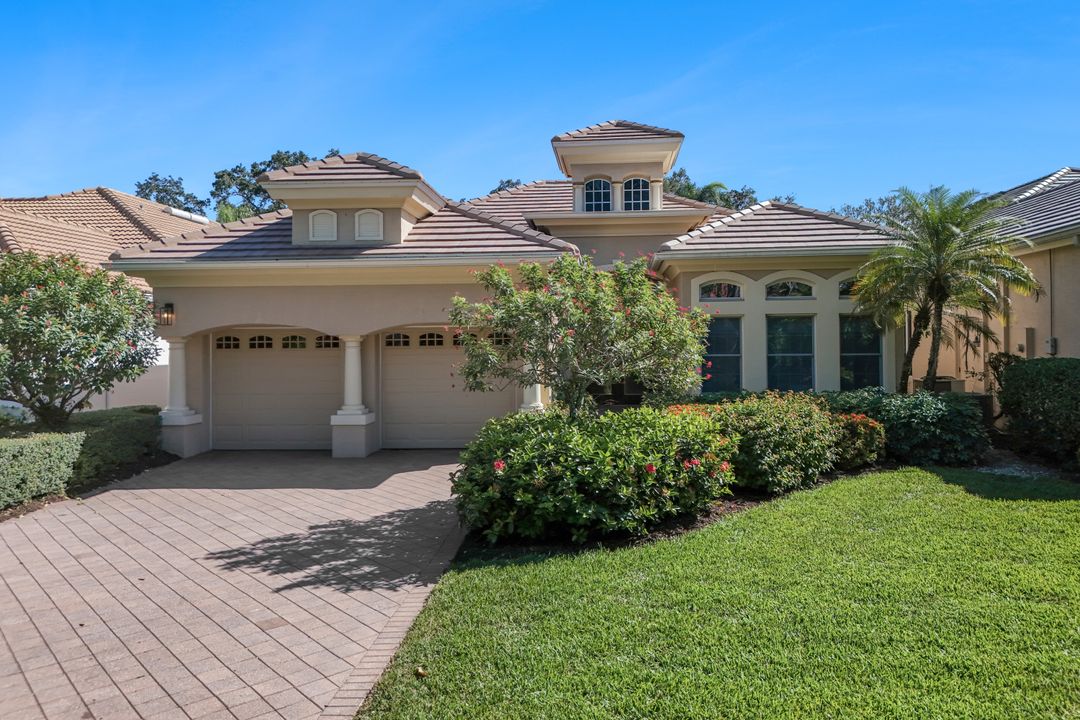 910 Villa Florenza Dr, Naples, FL 34119
