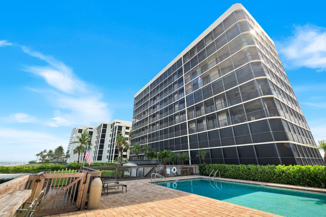 9653 Gulf Shore Dr #303, Naples, FL 34108