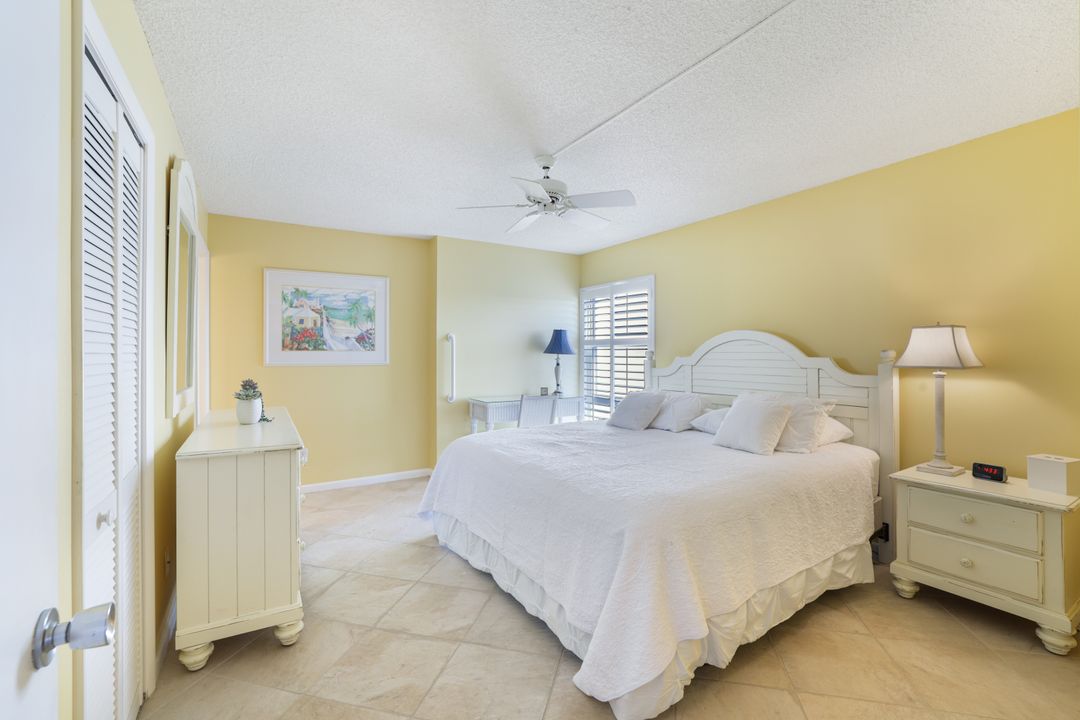 300 Park Shore Dr #5C, Naples, FL 34103