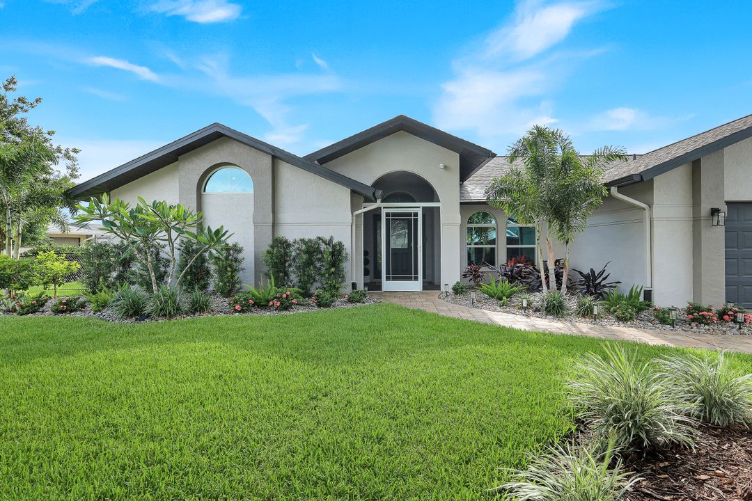 204 SE 20th Pl, Cape Coral, FL 33990