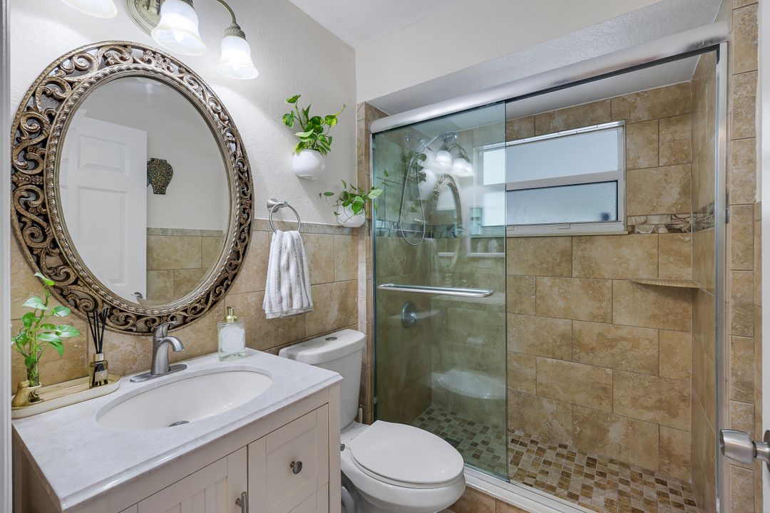 1006 NE 2nd Pl, Cape Coral, FL 33909