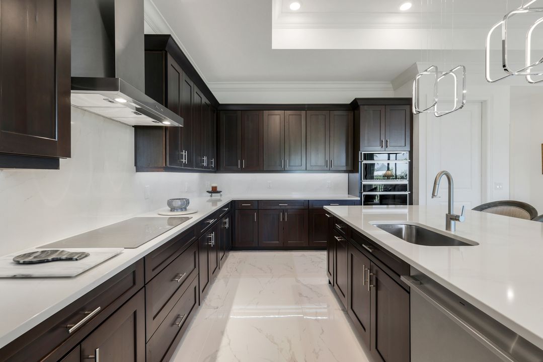 2488 Breakwater Wy #13-201, Naples, FL 34112