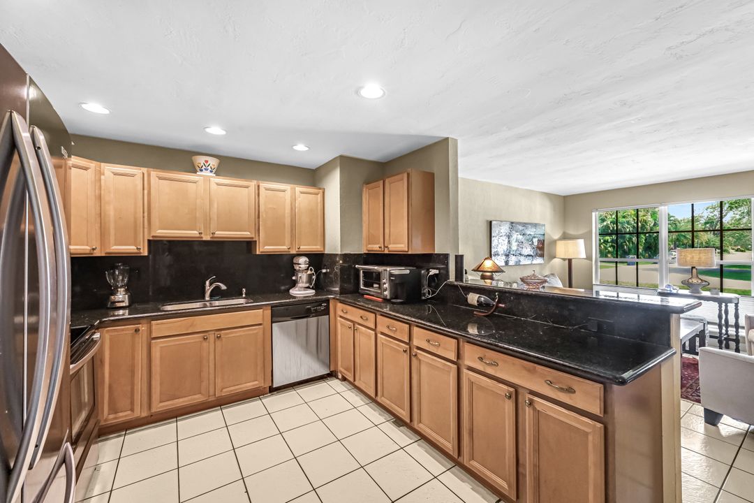 801 NW 26th St, Wilton Manors, FL 33311