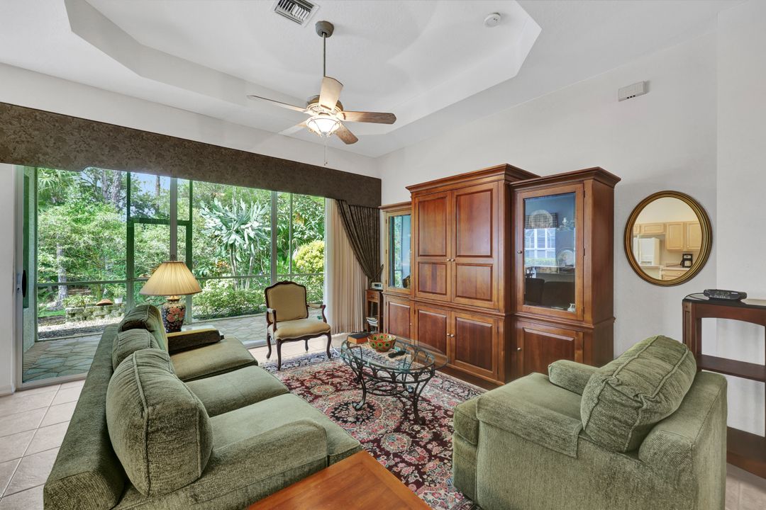 818 Grafton Ct, Naples, FL 34104