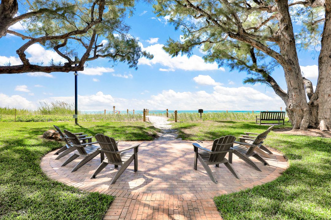 2000 Alamanda Dr #104, Naples, FL 34102