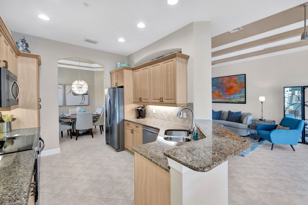 8755 Coastline Ct #202, Naples, FL 34120