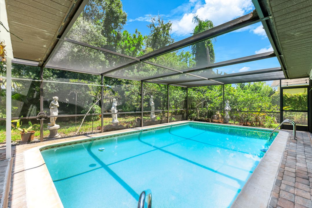 1725 SE 9th Terrace, Cape Coral, FL 33990