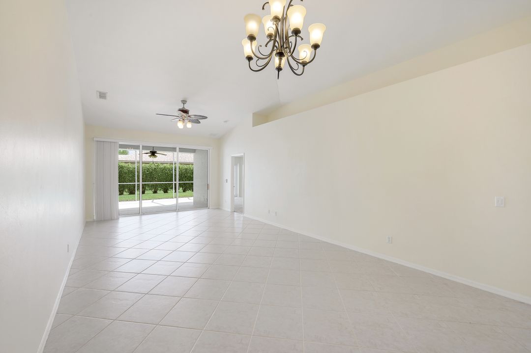 6596 Castlelawn Pl, Naples, FL 34113
