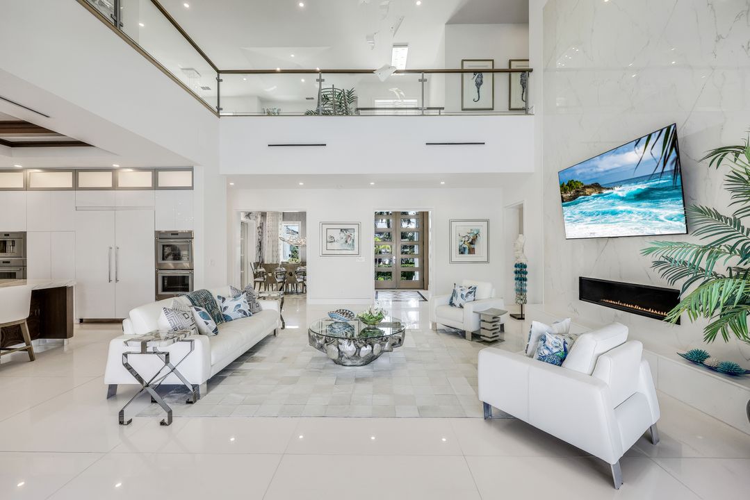 309 Neapolitan Way, Naples, FL 34103