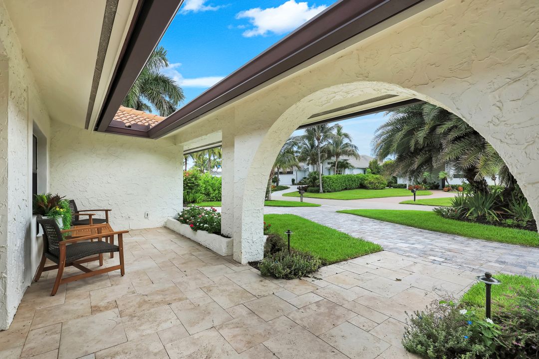 517 Parkwood Ln, Naples, FL 34103