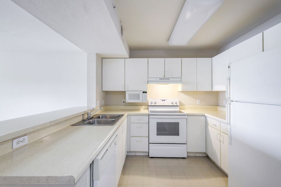 8234 Key Royal Cir #524, Naples, FL 34119