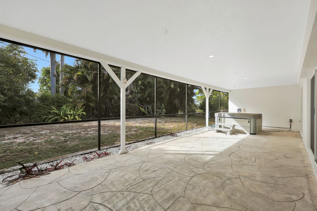 523 E Valley Dr, Bonita Springs, FL 34134