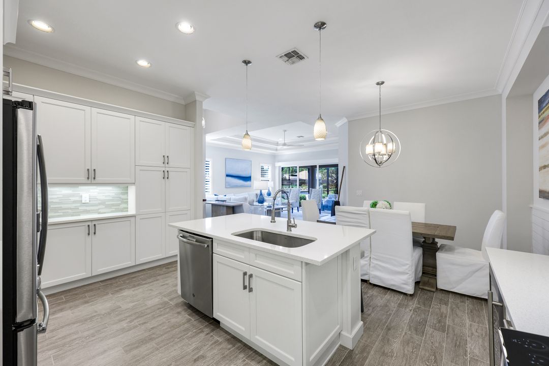 5665 Highbourne Dr, Naples, FL 34113