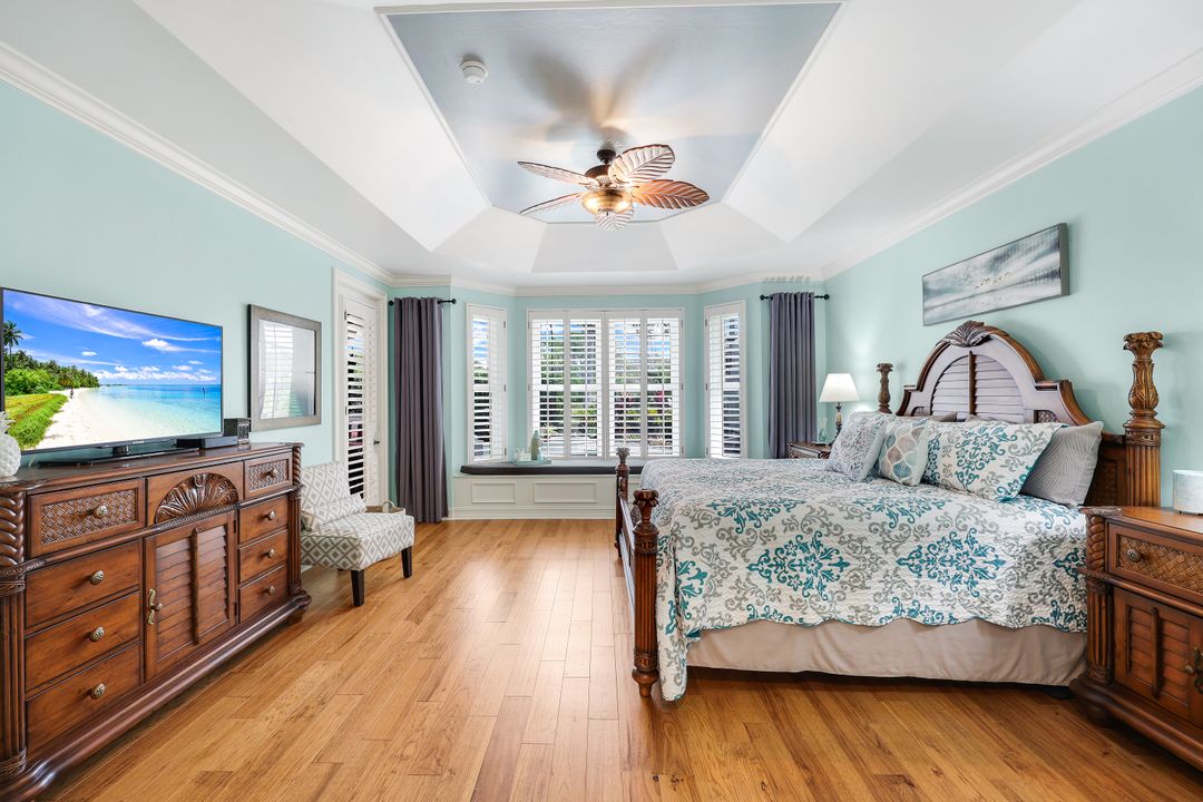 5926 Amberwood Dr, Naples, FL 34110