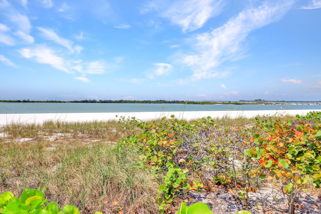 336 Seabreeze Dr, Marco Island, FL 34145