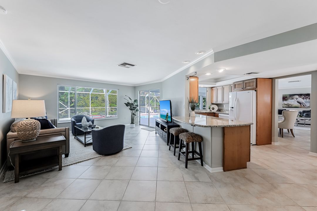 727 Park Shore Dr, Naples, FL 34103