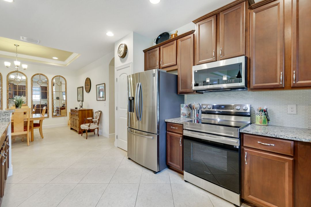 10436 Peso Del Rio Dr, Fort Myers, FL 33908