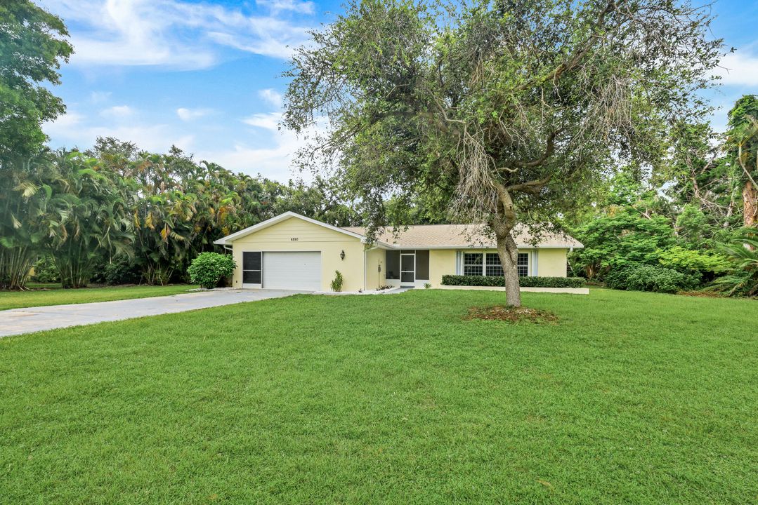 6890 Hendry Creek Dr, Fort Myers, FL 33908