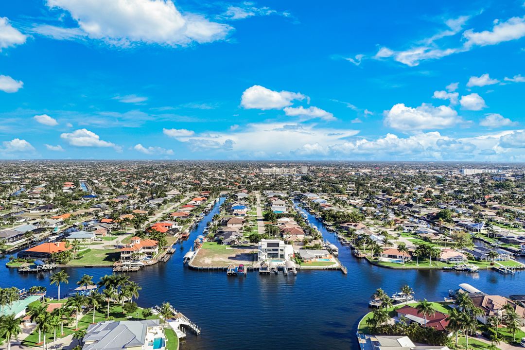 5384 Colonade Ct, Cape Coral, FL 33904